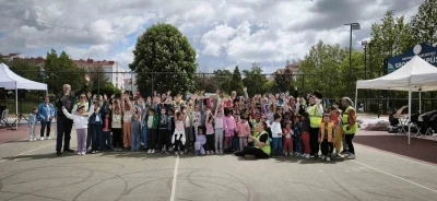 Eskişehir&rsquo;de hayırseverlerden 300 &ccedil;ocuğa bayramlık hediyesi
