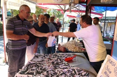 Eskişehir’de ’hayrına’ balık dağıtma yarışı: 2 günde 6 ton dağıtıldı
