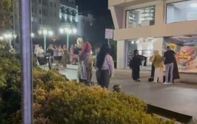 Eskişehir&rsquo;de iki kadın grup arasında cadde ortasında kavga
