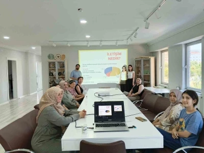 Eskişehir&rsquo;de kursiyer kadınlara "Aile İ&ccedil;i İletişim ve Dijital Bağımlılık" eğitimi ger&ccedil;ekleştirildi
