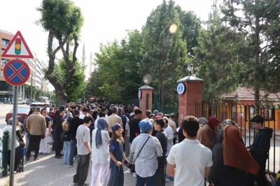 Eskişehir&rsquo;de LGS heyecanı sabahın erken saatlerinde başladı
