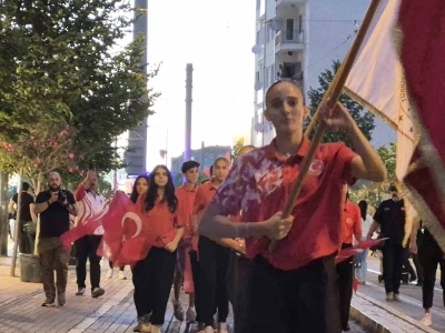 Eskişehir&rsquo;de milli sporculardan 15 Temmuz&rsquo;a &ouml;zel Sancak Koşusu
