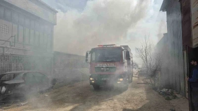 Eskişehir&rsquo;de mobilya deposunda yangın

