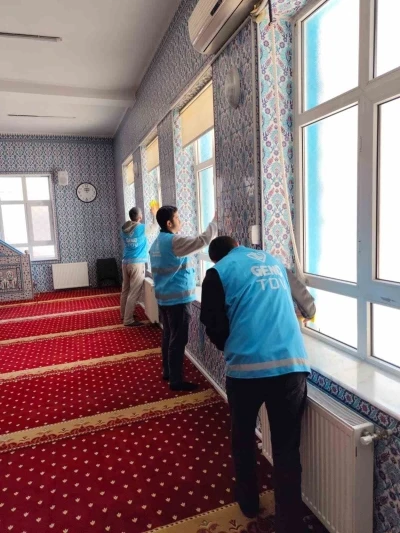 Eskişehir&rsquo;de &ouml;ğrenciler camii temizliği ger&ccedil;ekleştirdi
