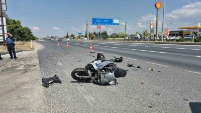 Eskişehir&rsquo;de otomobile arkadan &ccedil;arpan motosikletli yaralandı
