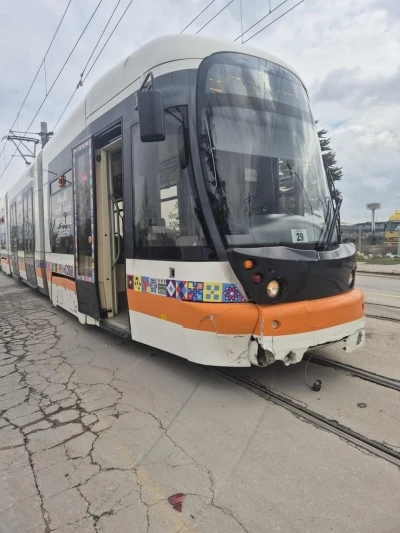 Eskişehir&rsquo;de otomobille tramvay &ccedil;arpıştı: 2 yaralı
