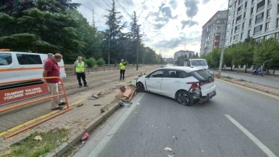 Eskişehir&rsquo;de trafik kazası: Anne ve 4 yaşındaki kızı yaralandı
