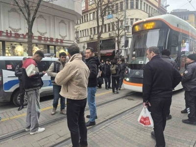 Eskişehir&rsquo;de tramvayın &ccedil;arptığı yaşlı adam yaralandı
