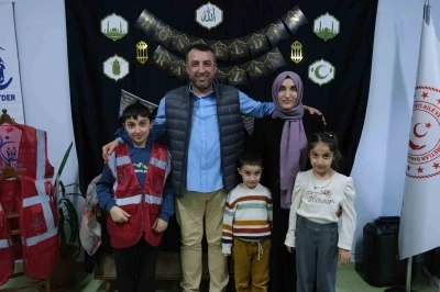 Eskişehir&rsquo;de vefa sofrası: Devlet korumasında yetişen gen&ccedil;ler iftarda buluştu
