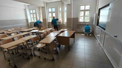 Eskişehir&rsquo;de y&uuml;k&uuml;ml&uuml;ler okulda boya, tadilat ve temizlik &ccedil;alışması başlattı

