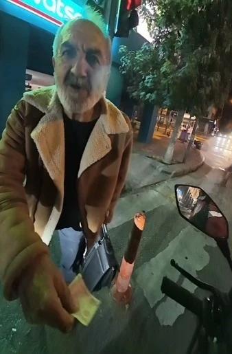 Eskişehir’de yürek ısıtan karşılıklı hediyeleşme görüntüleri
