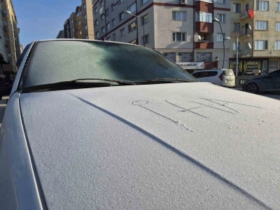 Eskişehir&rsquo;deki soğuklar arabaları etkiledi
