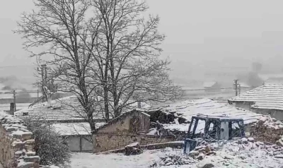 Eskişehir&rsquo;in kırsalı mayıs ayında beyaza b&uuml;r&uuml;nd&uuml;
