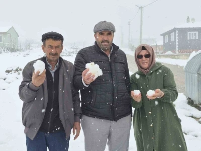 Eskişehir&rsquo;in y&uuml;ksek kesimdeki mahallesi kışa geri d&ouml;nd&uuml;
