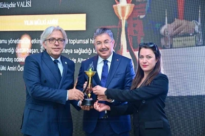 Eskişehir Valisi Yılmaz, &rsquo;Yılın M&uuml;lki İdare Amiri&rsquo; se&ccedil;ildi

