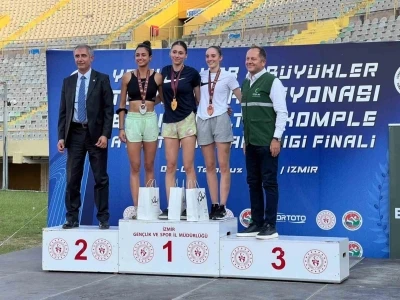 Eskişehirli atletler, İzmir&rsquo;den k&uuml;rs&uuml;yle d&ouml;nd&uuml;
