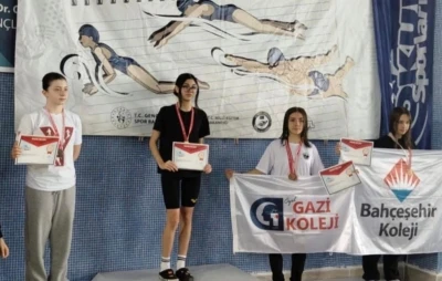 Eskişehirli y&uuml;z&uuml;c&uuml;den &ouml;nemli başarı
