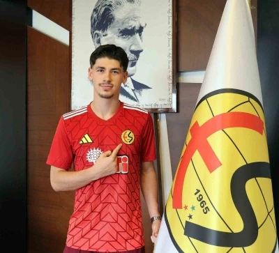 Eskişehirspor, 21 yaşındaki hücum oyuncusunu transfer etti
