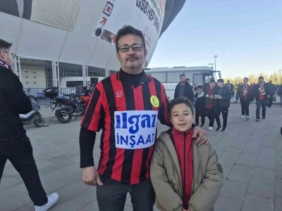 Eskişehirspor taraftarı Balıkesirspor ma&ccedil;ı i&ccedil;in heyecanlı
