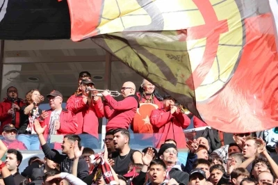 Eskişehirspor trib&uuml;nlerinden, İspanya&rsquo;ya selam
