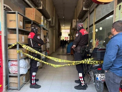 Esnaf iş yerinde &ouml;l&uuml; bulundu
