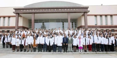 ESOGÜ’lü genç diş hekimi adayları beyaz önlüklerini giydi
