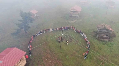 Eşsiz manzaraya sahip yaylada Cumhuriyet Bayramı coşkusu
