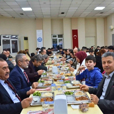 E&Uuml;&rsquo;de iftar sofrası tasavvuf musikisi ile ta&ccedil;landı

