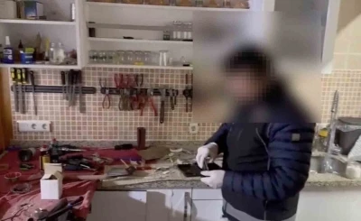 Ev, DEAŞ bağlantılı silah imalathanesi &ccedil;ıktı: Kokain ve y&uuml;zlerce silah par&ccedil;ası yakalandı
