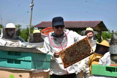 Ev hanımından &ouml;ğretmenine herkes kovan başında
