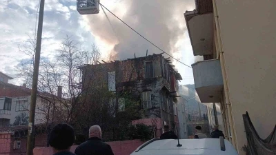 Ev sahibi uyurken elektrikli sobadan yangın &ccedil;ıktı
