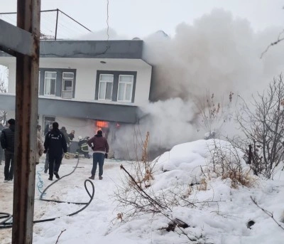 Evde &ccedil;ıkan yangın korkuttu