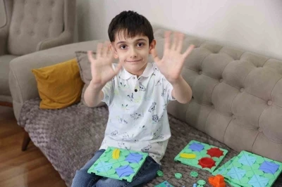 Evde eğitim g&ouml;ren &ouml;zel &ccedil;ocuklara 23 Nisan s&uuml;rprizi
