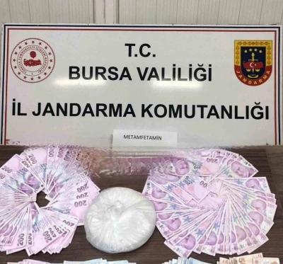 Evde kenevir yetiştiren şahısları İnegöl Jandarması yakaladı
