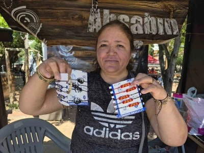 Evde oturmak yerine boncuklara hayat veriyor
