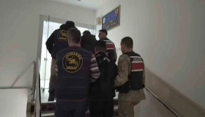 Eve silahlı saldırı kamerada: 2 g&ouml;zaltı
