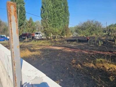 Evin bah&ccedil;esinde &ccedil;ıkan yangın paniğe neden oldu
