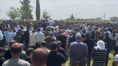 Evin damında &ouml;l&uuml; bulunan 5 yaşındaki &ccedil;ocuk defnedildi