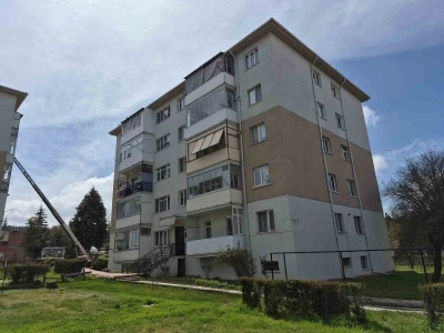 Evinde temizlik yaparken d&uuml;şen kadına sağlık ekipleri m&uuml;dahale etti
