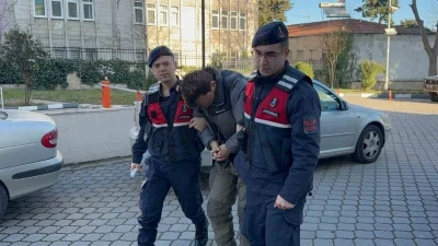 Evinde uyuşturucu ve silahla yakalanan şahıs adliyeye sevk edildi
