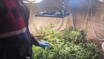 Evini uyuşturucu imalathanesine çevirmiş
