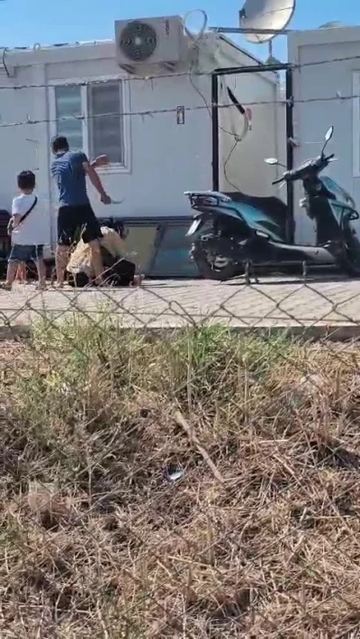 Evlatlarının g&ouml;z&uuml; &ouml;n&uuml;nde eli bı&ccedil;aklı kocasından dayak yiyen kadın şikayet&ccedil;i olmadı
