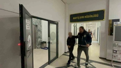 Evlerden hırsızlık yapan ş&uuml;pheli kiralık ara&ccedil;la ka&ccedil;arken yakalandı
