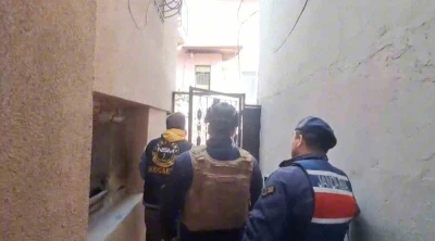 Evleri uyuşturucu serasına, tuvaletleri laboratuvara &ccedil;evirmişler: 36 g&ouml;zaltı
