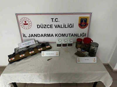 Evlerinde kenevir bah&ccedil;esi kuran 2 kardeş su&ccedil;&uuml;st&uuml; yakalandı
