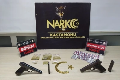 Evlerinde uyuşturucuyla yakalanan 3 sanık, 22&rsquo;şer yıl hapis cezasına &ccedil;arptırıldı
