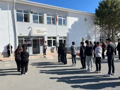 Evren ilçesindeki okullarda deprem tahliye tatbikatı yapıldı
