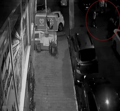 Eyüpsultan’da 20 yaşındaki gencin sokak ortasında silahla vurularak öldürüldüğü anlar kamerada
