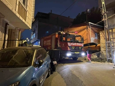 Ey&uuml;psultan&rsquo;da 3 katlı binanın bodrum katında yangın: 2&rsquo;si &ccedil;ocuk 4 ağır yaralı
