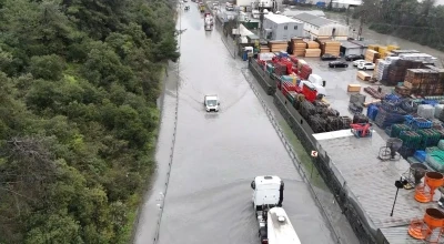 Ey&uuml;psultan&rsquo;da g&ouml;le d&ouml;nen yol havadan g&ouml;r&uuml;nt&uuml;lendi
